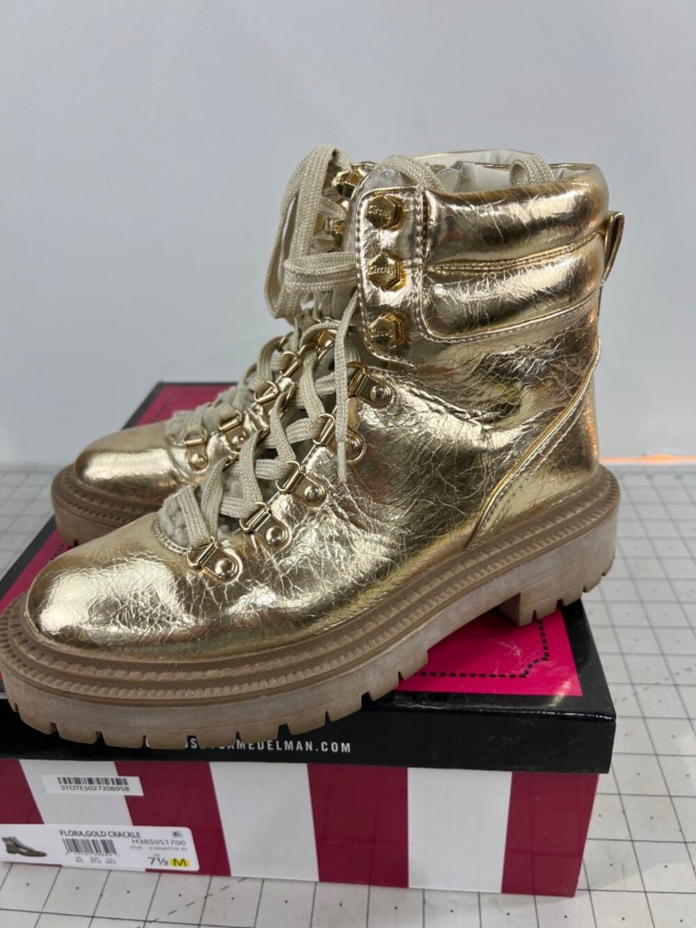 Circus by Sam Edelman Flora Shearling Hiker Boot Women’s Sz 7.5 Gold Crackle - Picture 6 of 8